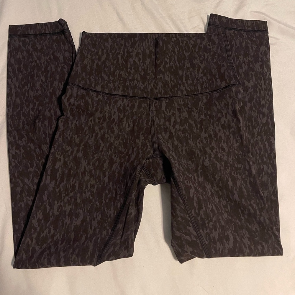 Lululemon Wunder Under leggings 23” size 2